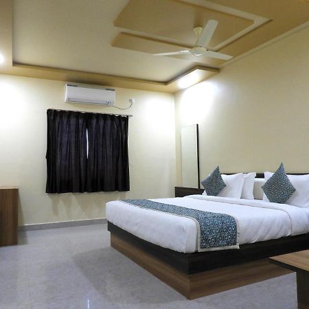 Hotel Somnath Daksh โสมนัส ภายนอก รูปภาพ