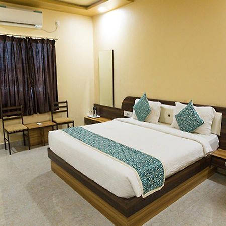 Hotel Somnath Daksh โสมนัส ภายนอก รูปภาพ