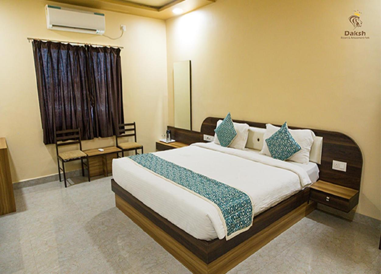 Hotel Somnath Daksh โสมนัส ภายนอก รูปภาพ
