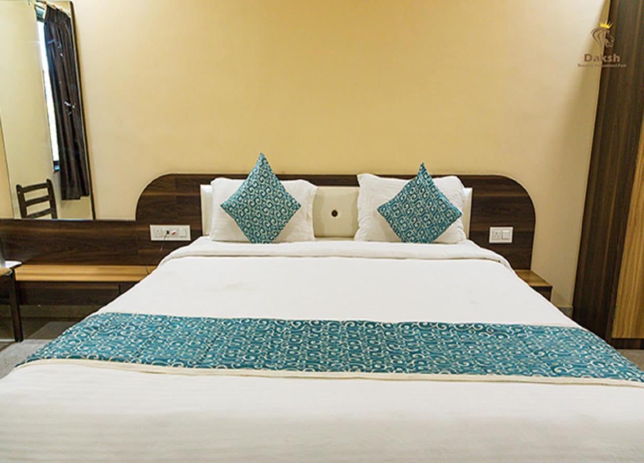 Hotel Somnath Daksh โสมนัส ภายนอก รูปภาพ