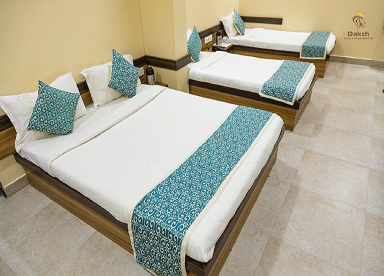 Hotel Somnath Daksh โสมนัส ภายนอก รูปภาพ
