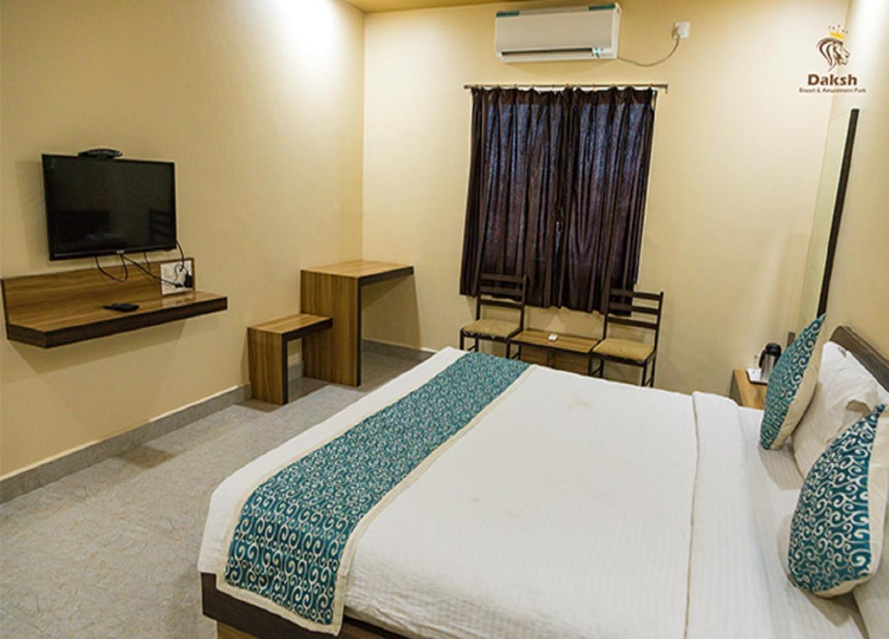Hotel Somnath Daksh โสมนัส ภายนอก รูปภาพ