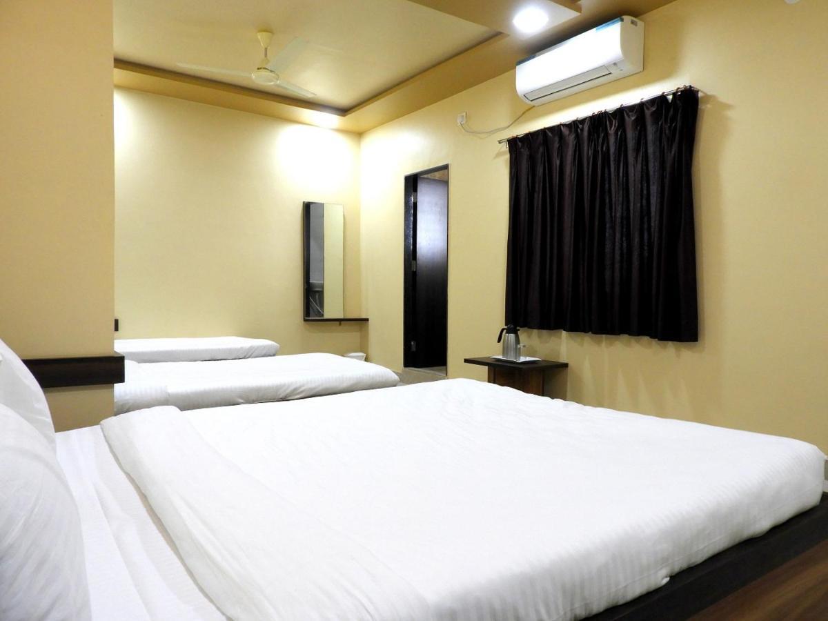 Hotel Somnath Daksh โสมนัส ภายนอก รูปภาพ