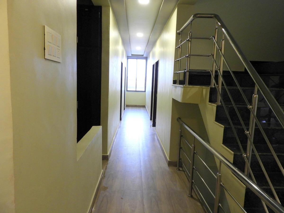 Hotel Somnath Daksh โสมนัส ภายนอก รูปภาพ