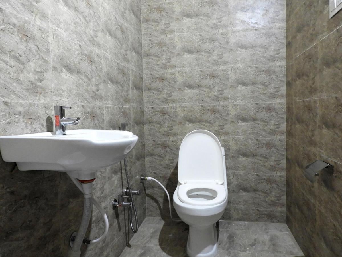 Hotel Somnath Daksh โสมนัส ภายนอก รูปภาพ