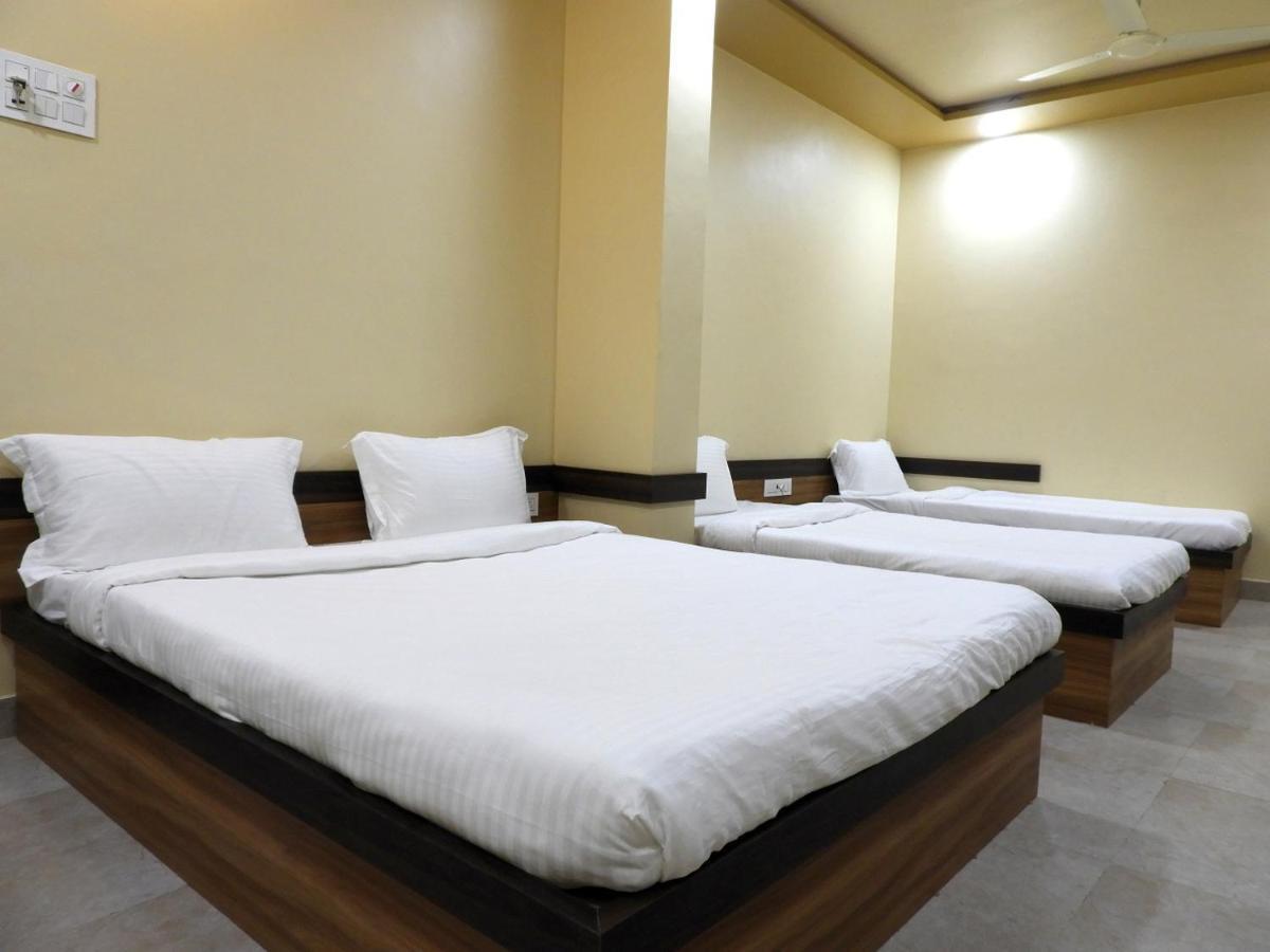 Hotel Somnath Daksh โสมนัส ภายนอก รูปภาพ