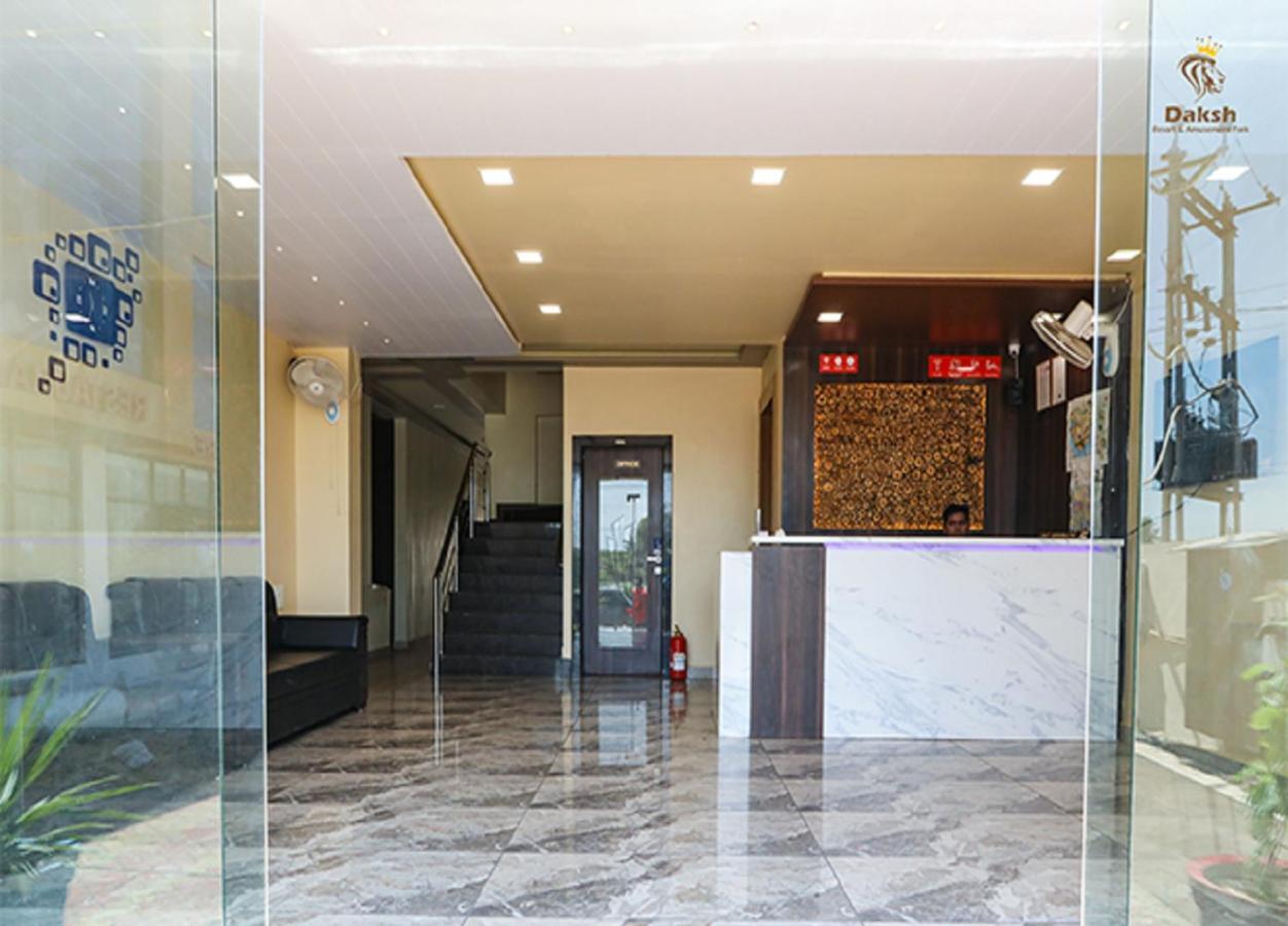Hotel Somnath Daksh โสมนัส ภายนอก รูปภาพ
